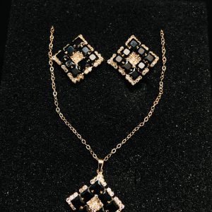 Black Queeno Marmaid Nacklace